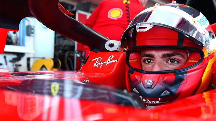 Carlos Sainz akhirnya melakukan lap pertamanya sebagai pembalap Ferrari 
