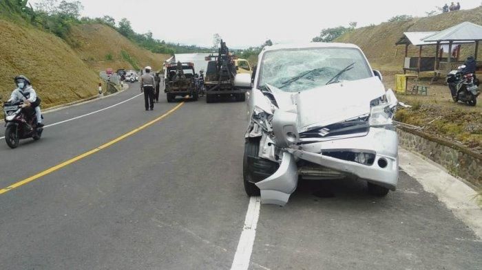 Kondisi Suzuki APV yang terlibat kecelakaan beruntun