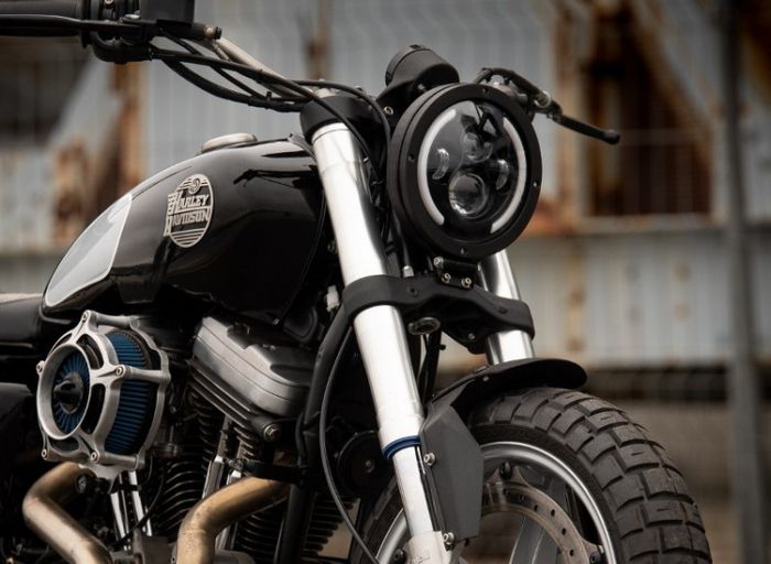 Tampilan depan lebih kekar dengan garpu depan Suzuki GSX-R