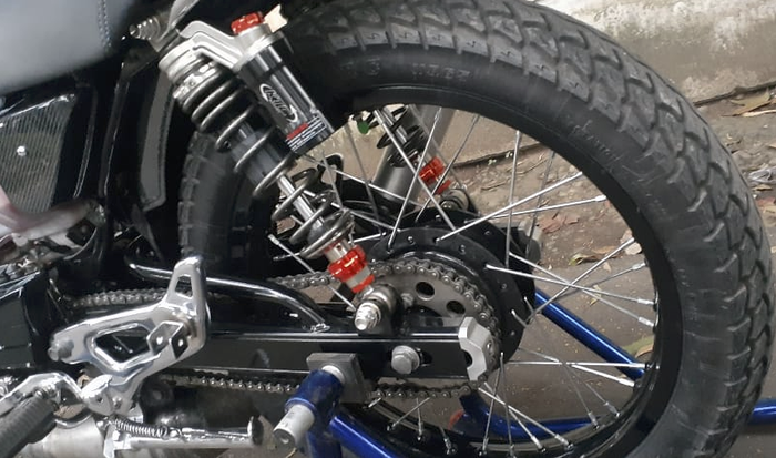 Pelek pakai Rossi ring 18 dibalut ban IRC