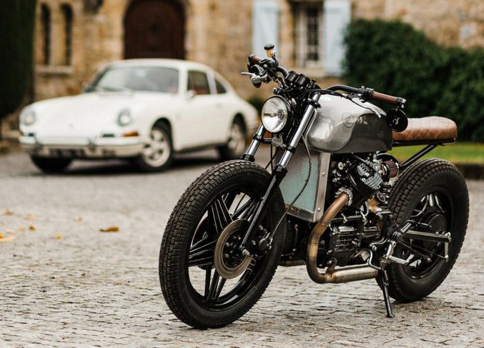 Tampilannya dibuat simpel ala bratstyle