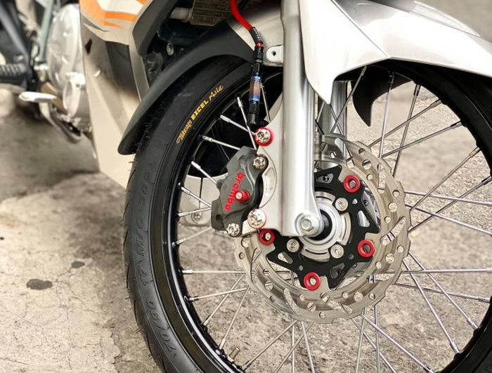 Kaki-kaki pakai pelek Excel dan pengereman Brembo