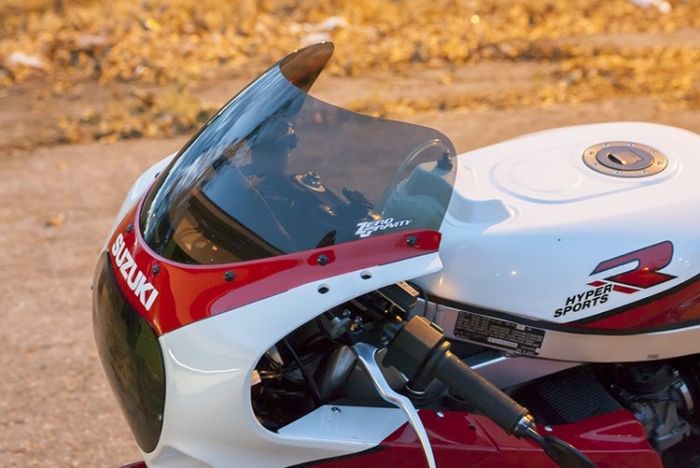 Kokpit mendapat sedikit modifikasi