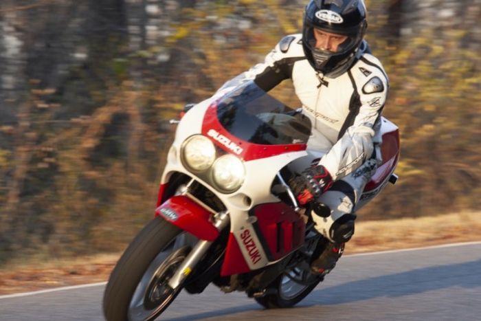 Benjamin Segal dan Suzuki GSX-R750 miliknya