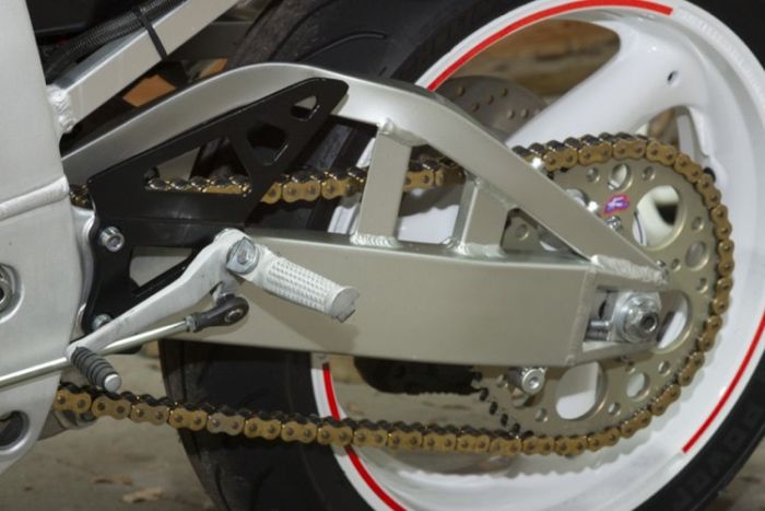 Swingarm diganti dan pelek dapat cat baru