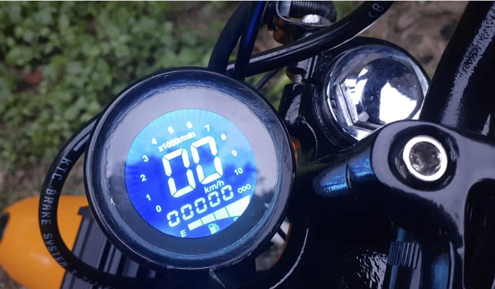 Speedometer digital custom menempel pada Yamaha RX-King 1992