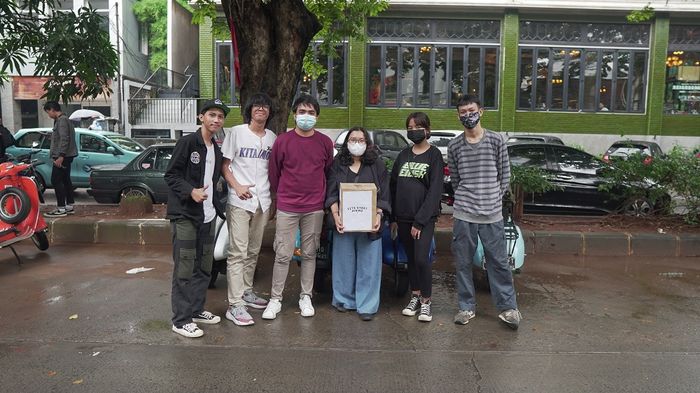 Penggalangan dana yang dilakukan oleh sejumlah gabungan komunitas yang tergabung dalam satu wadah yaitu Let&rsquo;s Start Riding ini mengambil tajuk &ldquo;Riding Charity&rdquo;.