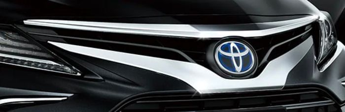 Toyota Camry facelift 2021 Smart Shine banyak dihiasai ornamen krom