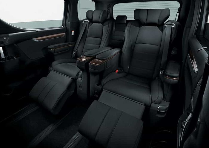 Interior Toyota Alphard 3.5 Q