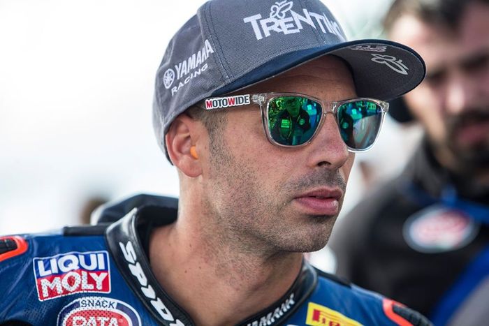 Marco Melandri yakin kalau ada upaya membantu tim pabrikan menang