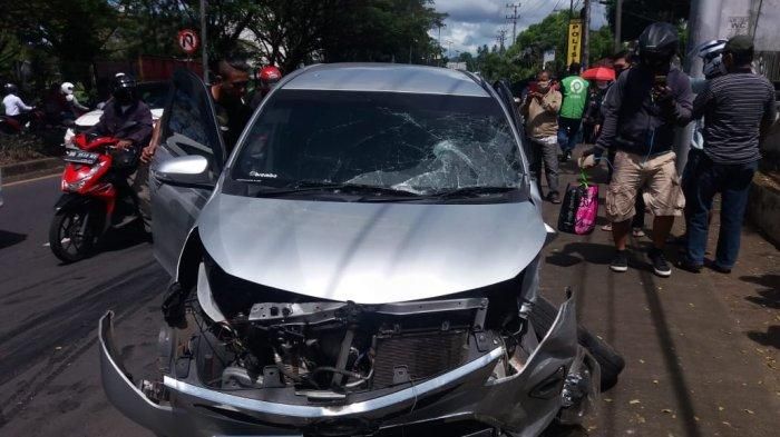 Toyota Calya ompong depan usai ditebas Datsun GO di Jl AA Maramis, Kairagi Dua, Lingkungan V, Mapanget, Manado, Sulawesi Utara