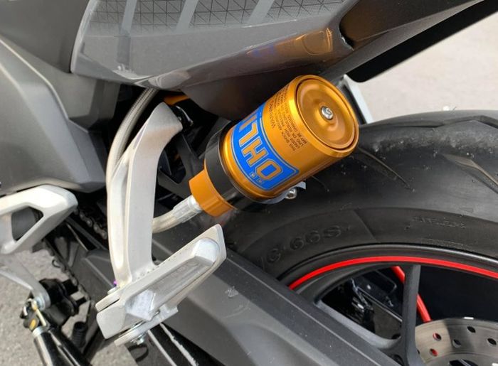Shock belakang pakai Ohlins