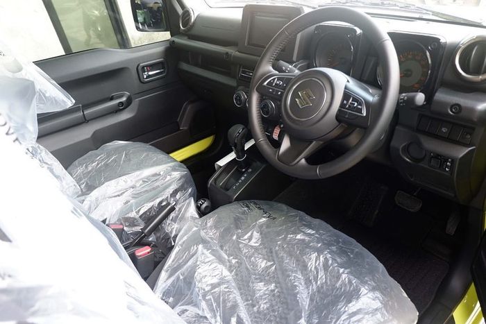 Interior Suzuki Jimny AT Two tone 2020 harganya mencapai setengah Miliar