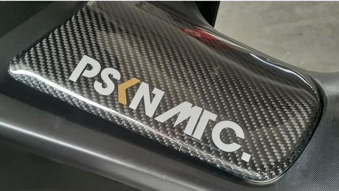 Part karbon kevlar di Yamaha Aerox modifikasi