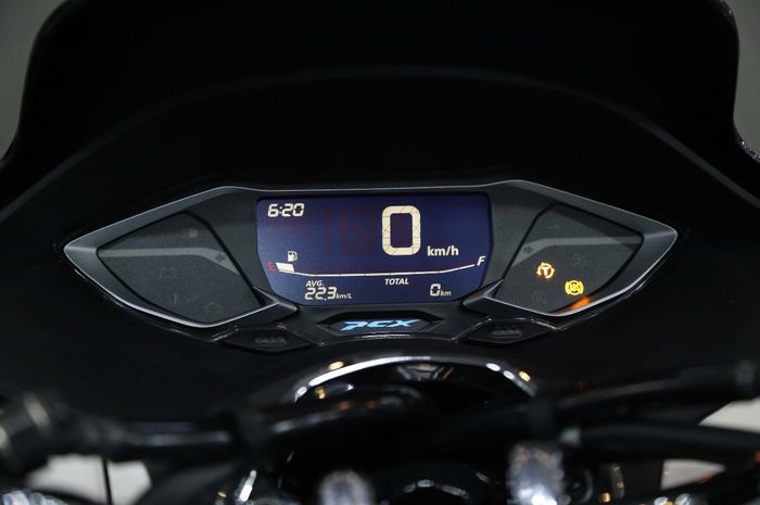 Panel instrumen Honda All New PCX 160 tipe ABS, ada indikator fitur HSTC