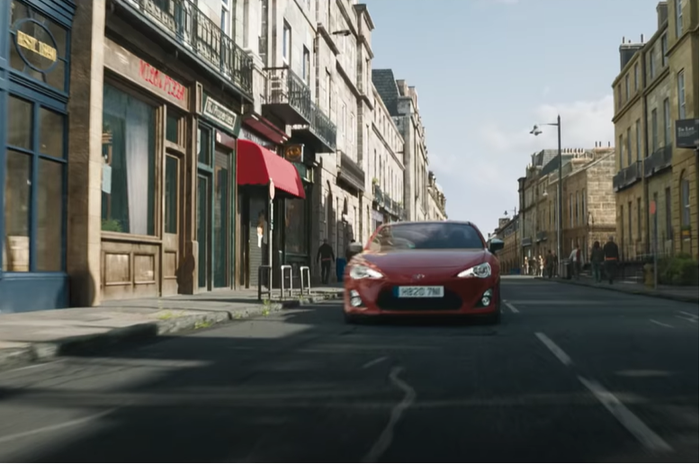 Toyota 86 dalam F9 yang bakal menabrak dinding secara vertikal