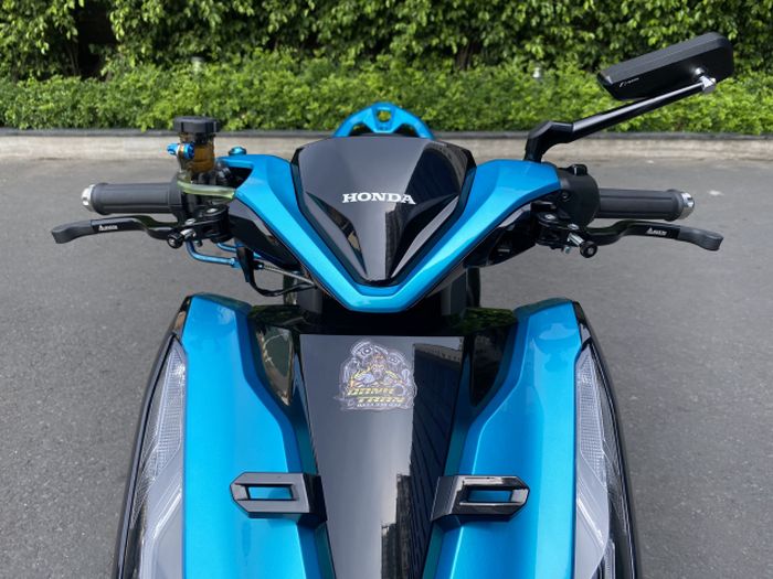 Area kokpit hanya mendapat penggantian master rem dan tuas rem belakang