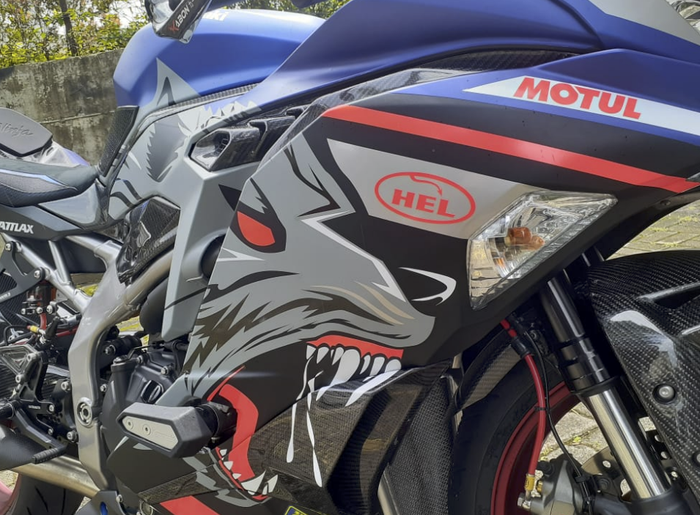 Design decal body motor bergambar serigala dengan filosofi tersendiri