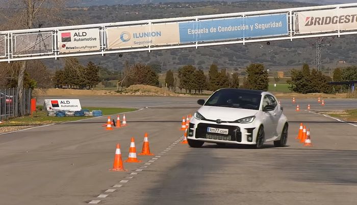 Toyota GR Yaris jalani tes untuk membuktikan kemampuan handling-nya.