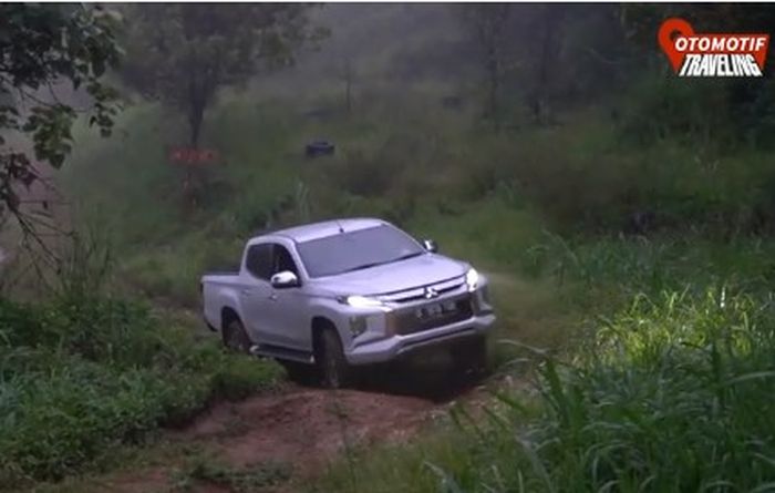 Penjualan Mitsubishi Triton ditundukkan Toyota Hilux