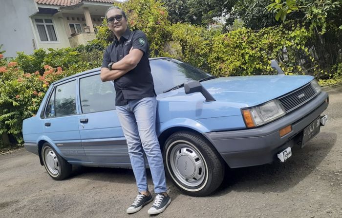 Aldi Sumeru bersama Corolla GL kesayangannya