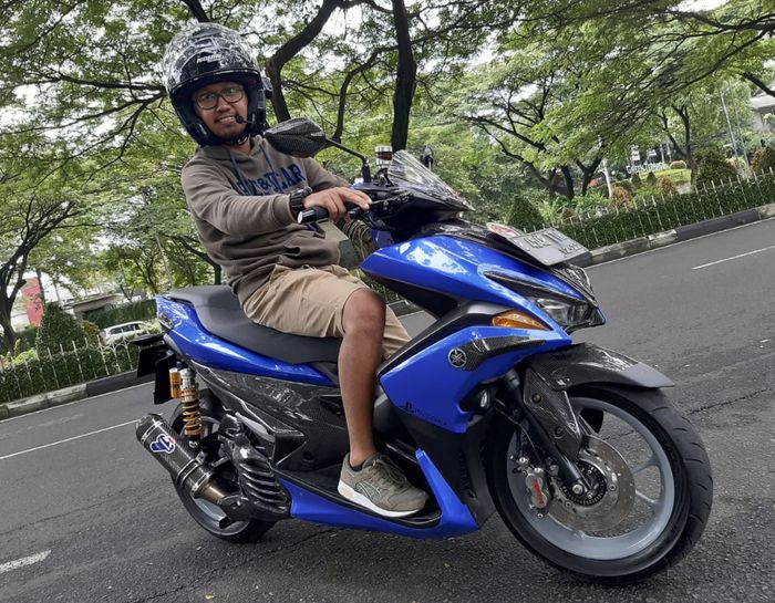 Desta dengan Yamaha Aerox modifikasinya