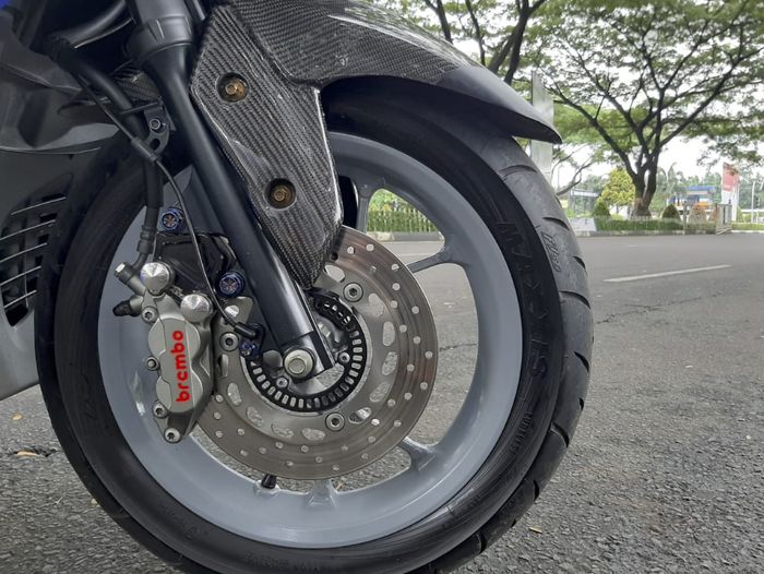 Kaki-kaki kece pelek repaint dan kaliper rem pakai Brembo