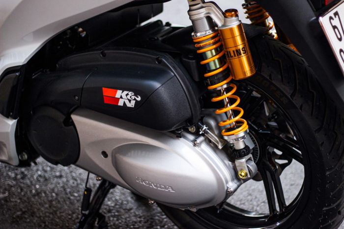 Shock belakang pakai Ohlins