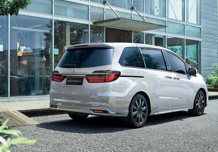 Tampak belakang New Honda Odyssey