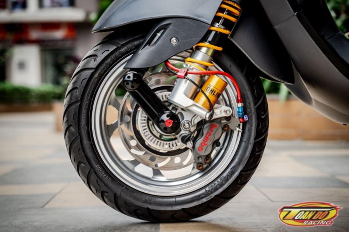 Kaki-kaki Vespa Sprint ini makin istimewa