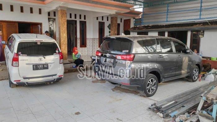 Toyota Avanza dan Kijang Innova lain milik warga Sumurgeneng.