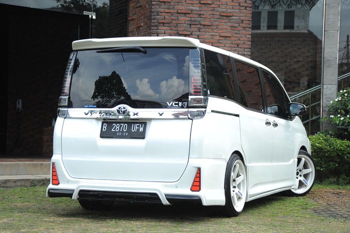 Toyota Voxy Reindy Riupassa