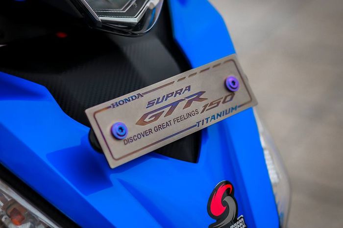 Bracket pelat nomor titanium bertuliskan Honda Supra GTR 150 