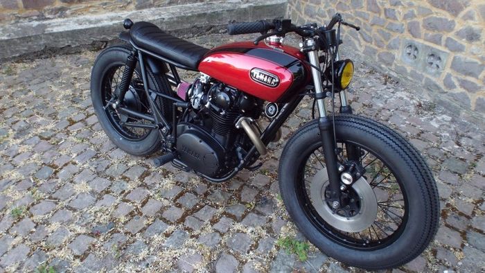 Tampilan Yamaha TX650 ini dibuat simpel khas brat style