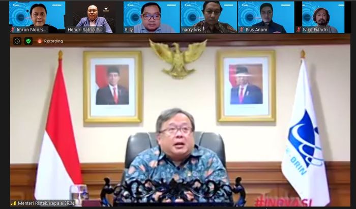 Menristek/Ketua BRIN Prof. Bambang Brodjonegoro, Ph.D, saat melakukan virtual meeting dengan OTOMOTIF Group