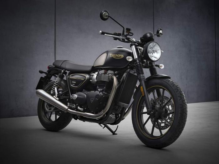 Triumph Bonneville Street Twin Gold Line limited edition.