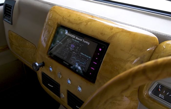 Semula tidak ada perangkat hiburan kini Toyota Hardtop ala sultan terpasang double din android lansiran Kenwood