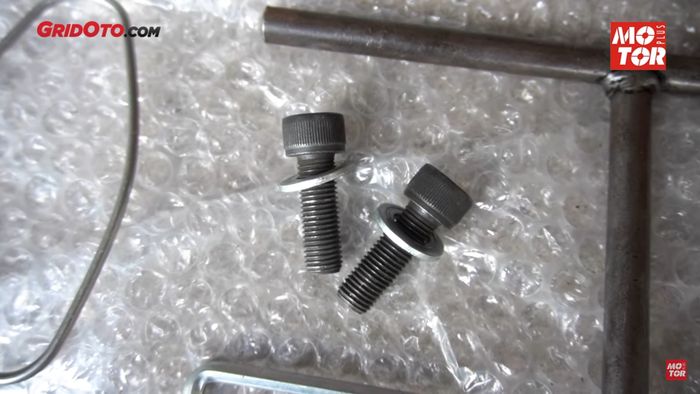 Baut pengikat knalpot Yamaha NMAX 2020 ukuran 14 mm