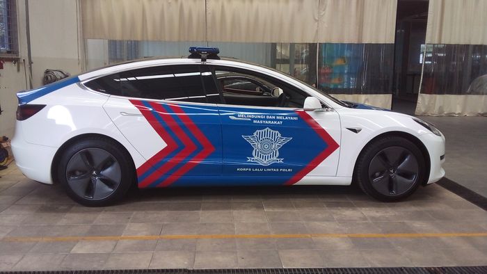 Tesla model 3 korlantas Polri