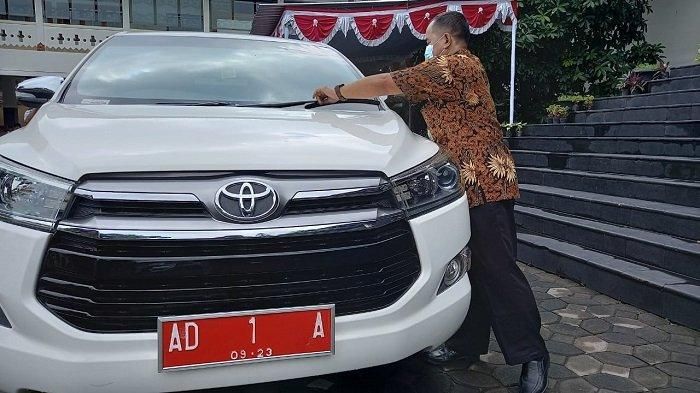 Toyota Kijang Innova sebagai mobil dinas Gibran Rakabuming Raka.