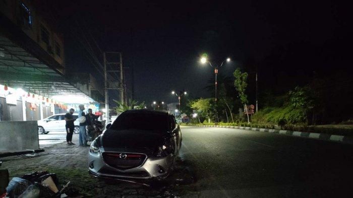 Kondisi Mazda2 sesaat setelah terlibat kecelakaan