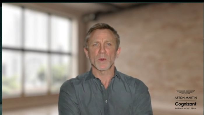 pemeran James Bond, Daniel Craig beri dukungan tim Aston Martin. 