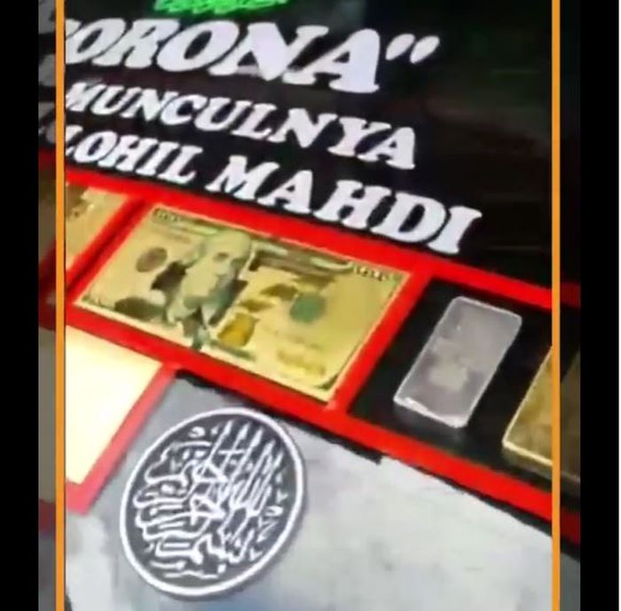 Uang dollar, lempengan emas sampai batu giok di kaca belakang Toyota Yaris Sultan