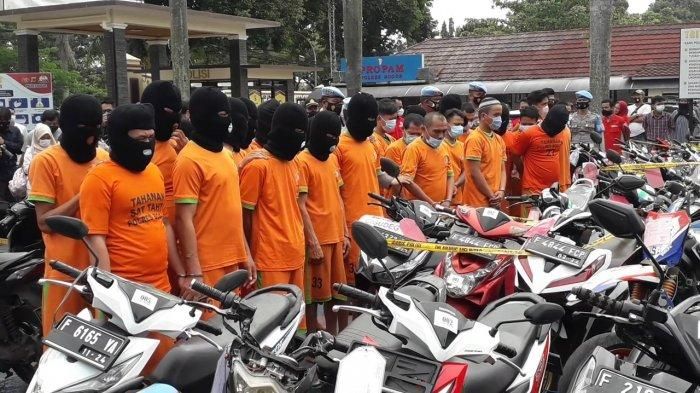 Sebanyak 60 pelaku curanmor beserta barang bukti 124 unit motor, 9 unit mobil dan satu unit truk diamankan Polres Bogor