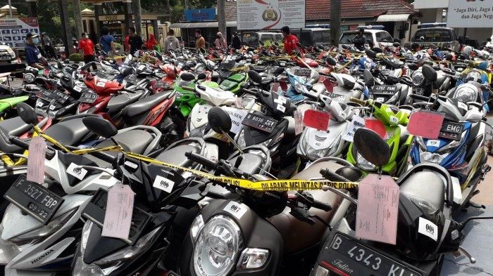 Ratusan motor mulai Yamaha NMAX hingga BeAT dari hasil kejahatan terparkir di Polres Bogor