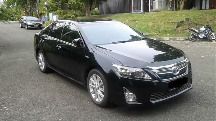 ilustrasi Toyota Camry 2.5L Hybrid AT