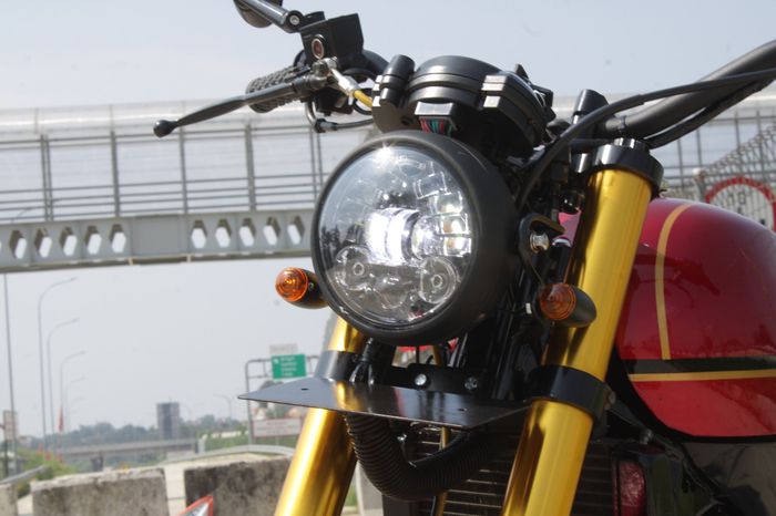 Hasil modifikasi Honda CBR 150R aliran urban tracker di bengkel Central Classic Custom.