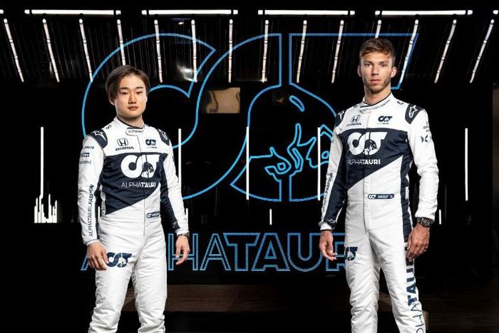 Duet pembalap tim AlphaTauri F1 untuk F1 2021 yaitu Yuki Tsunoda (kiri) dan Pierre Gasly (kanan).