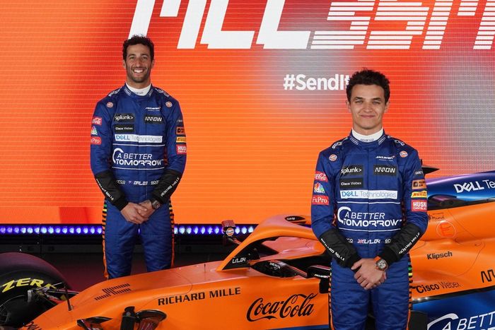 Kedua pembalap tim McLaren F1 untuk musim F1 2021, Daniel Ricciardo (kiri) dan Lando Norris (kanan).