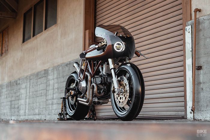 Tampilan Ducati 900SS ini dibuat minimalis